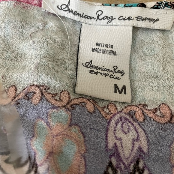 Floral jumper 1 piece by American Rag size Medium - Picture 3 of 3